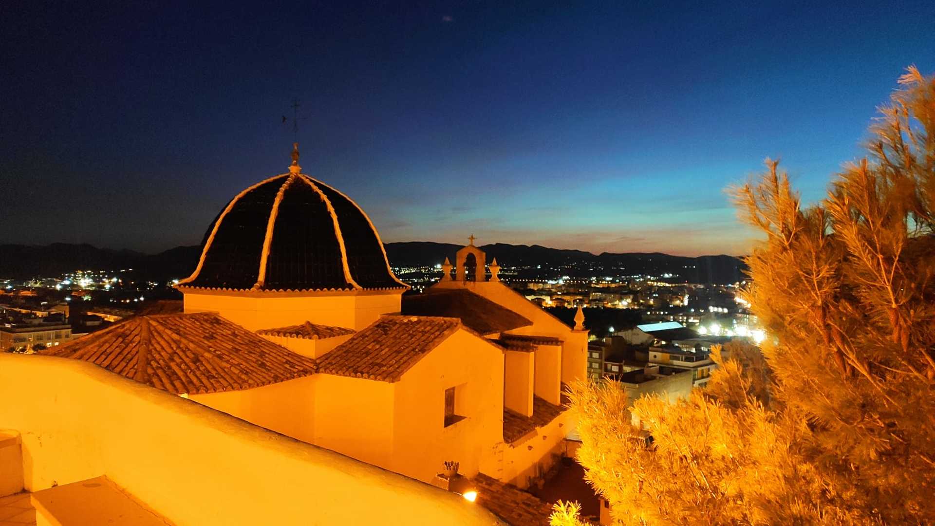 PETRER SE VISTE DE LUNA