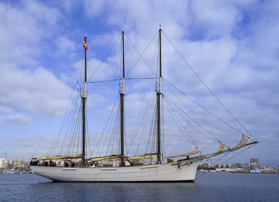 PAILEBOTE PASCUAL FLORES  REGRESA DE SU GIRA INTERNACIONAL