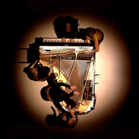 Ellas: In Piano