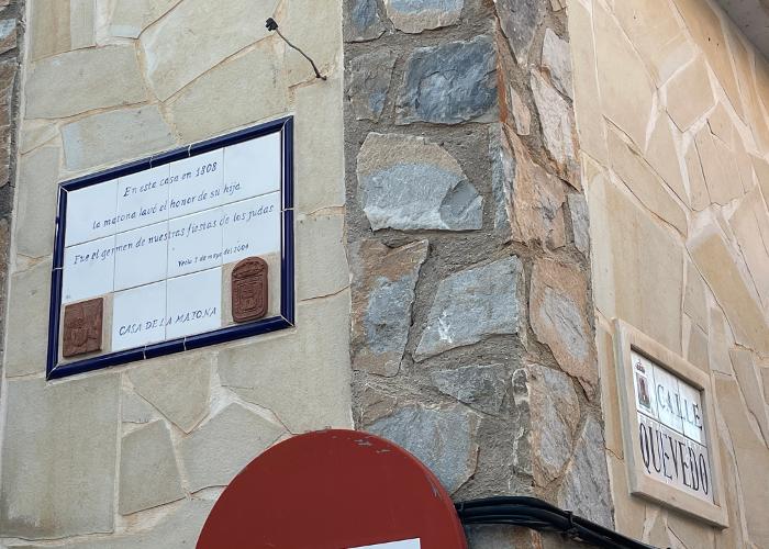 YECLA, CON M DE MUJER