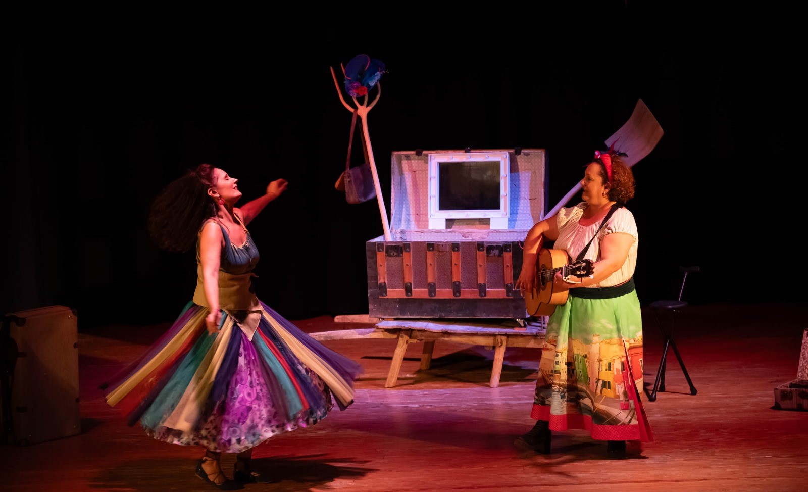 Tina y Tuna, mujeres rurales con alma de juglares. Al Amor de la Lumbre Producciones