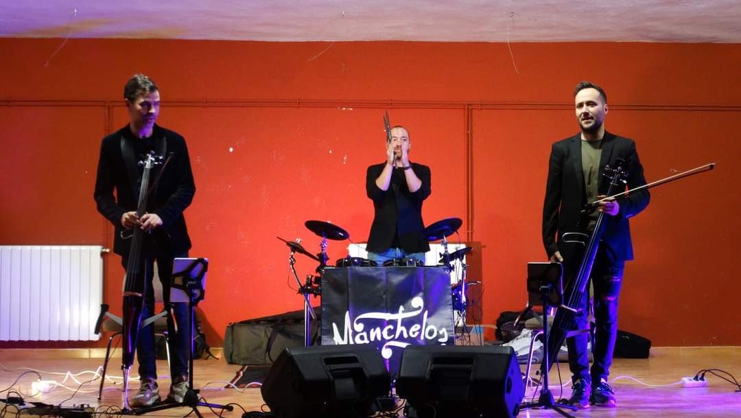 "Aquellos maravillosos años". Compañía Manchelos