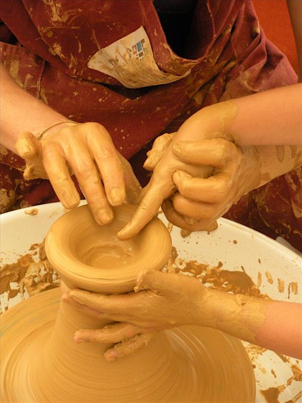 Modelaje e introducción al torno - Taller de Cerámica en La Bisbal