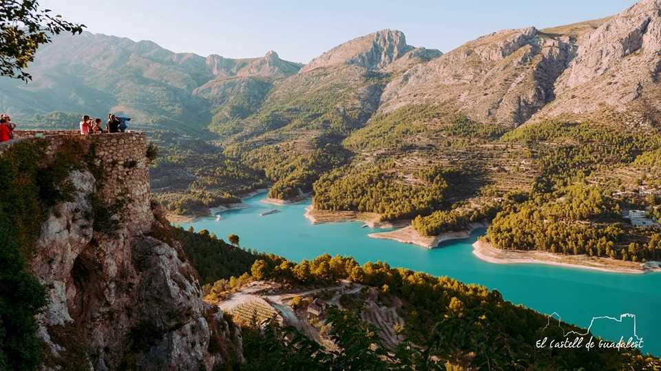 Senderismo alrededor del embalse