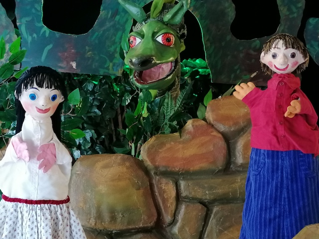 Xela e o dragón traga-verbas