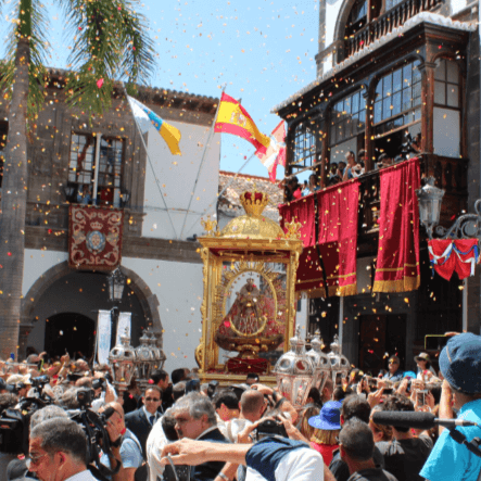 Entrada de la Virgen de Las Nieves