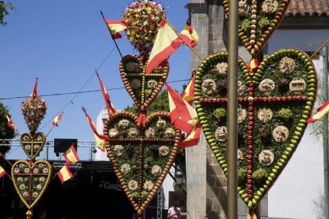 Parranda de Los Corazones, cabalgata y quema del haragán - Fiestas de Tejina