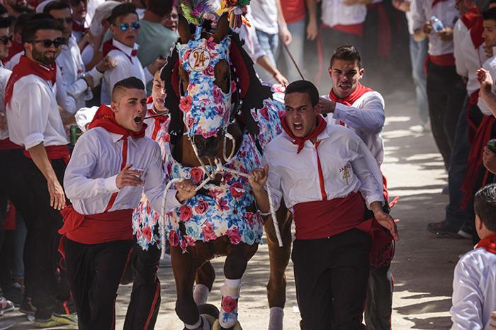 FIESTAS DE LA SANTÍSIMA Y VERA CRUZ, MOROS Y CRISTIANOS Y CABALLOS DEL VINO