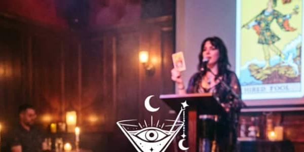 Tarot Sessions: Un espectáculo místico de cartas y cócteles